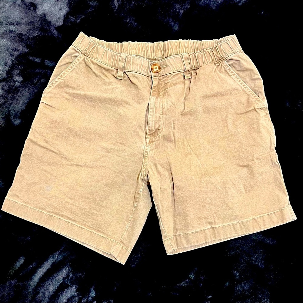 Chubbies 7” khaki shorts